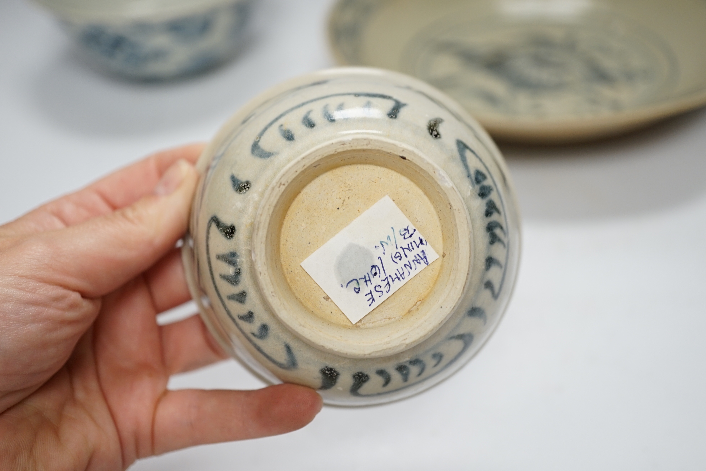 An Annamese dish, two bowls, a jar and a dish, 15th/16th century, 23cm diameter